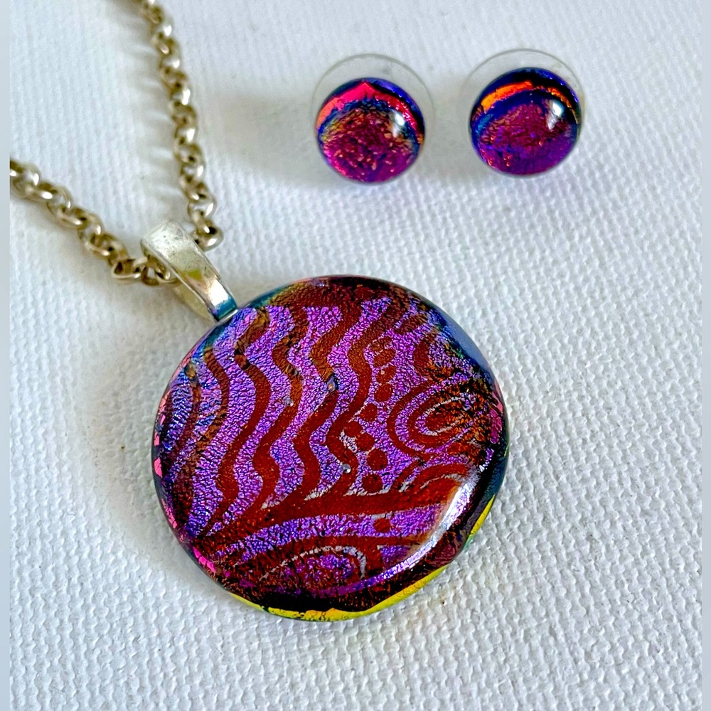 Dichroic glas set necklace and stud earrings